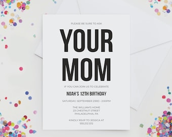 Puede incluir: Una tarjeta de invitación blanca con texto negro. El texto dice "Por favor, asegúrese de preguntarle a su madre si puede unirse a nosotros para celebrar el cumpleaños número 12 de Noah. Sábado 23 de septiembre, 2:00 PM. The William's Home, 23 Chestnut Street, Filadelfia, PA. Por favor, confirme su asistencia con Jessica al 555.212.1212. Creative Union Design."