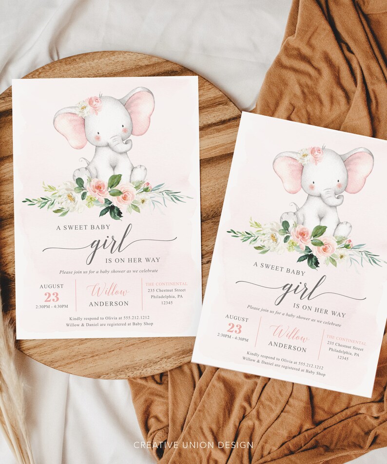 Puede incluir: Dos invitaciones rectangulares para baby shower con una ilustraci&oacute;n en acuarela de un beb&eacute; elefante con orejas rosas y un arreglo floral. El texto dice A SWEET BABY girl IS ON HER WAY, August 23, Willow Anderson y detalles del evento.