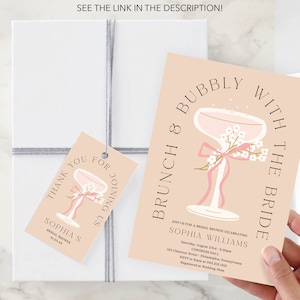 Op de afbeelding: Een roze en witte bruidsdouche-uitnodiging met een champagnefluit-illustratie en de tekst "Brunch & Bubbly with the Bride". De uitnodiging bevat de naam van de bruid, datum, tijd en locatie.