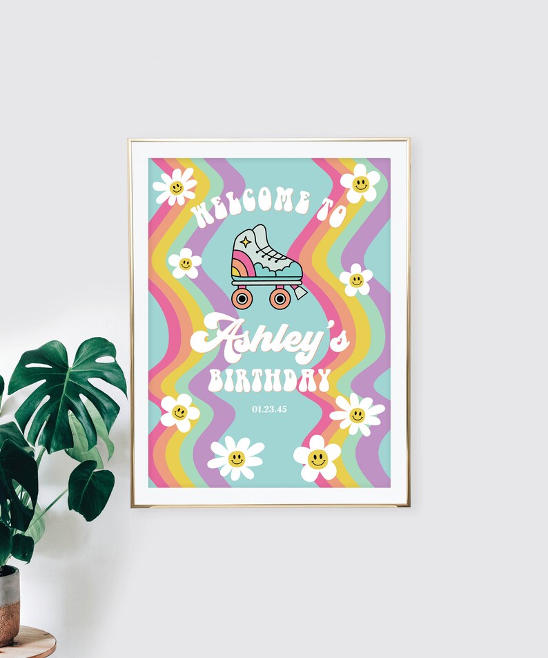 K&ouml;nnte beinhalten: Ein farbenfrohes Geburtstagsschild mit einem Retro-Rollschuh-Design. Das Schild lautet "Willkommen zu Ashleys Geburtstag" mit einem Datum darunter. Der Hintergrund ist ein blaues und violettes Wirbelmuster mit wei&szlig;en G&auml;nsebl&uuml;mchen.