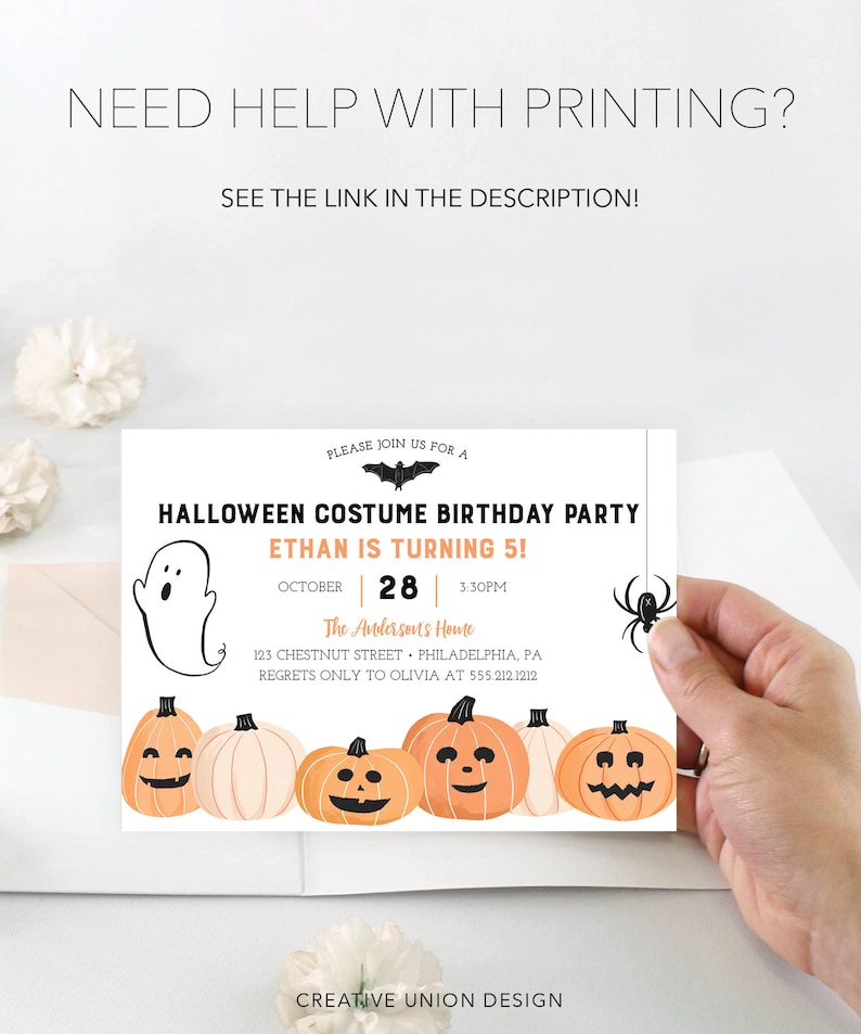 以下が含まれることがあります： カボチャ、幽霊、クモが描かれたハロウィーンをテーマにした誕生日パーティーの招待状。「イーサンは5歳！」というメッセージと日付と時間が記載されています。デザインには「Creative Union Design」の文字が含まれています。