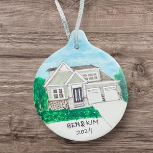 Aangepast kerstornament voor thuis: handgeschilderde keramische aandenken