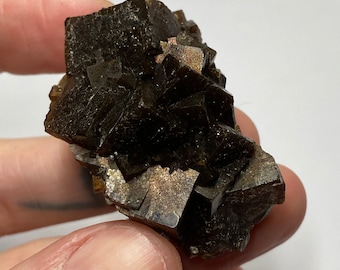 Irredescent Rootbeer Fluorite // Ohio