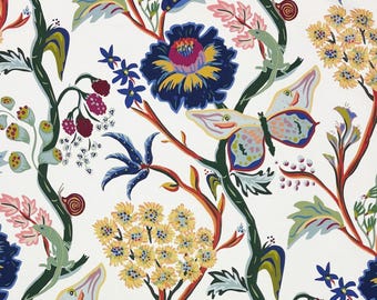 Tecido Ballard Designs MILLIE BLUE com estampa floral verde de trepadeiras, ideal para cortinas, estofados, almofadas, artesanato e cama. Vendido por metro, 137 cm de largura.