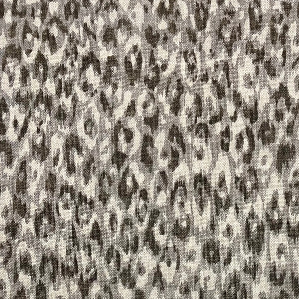 P Kaufmann KATO CARAWAY gris anthracite léopard imitation peau de bête rembourrage oreiller artisanat draperie literie coton tissu par mètre 54 po. de large