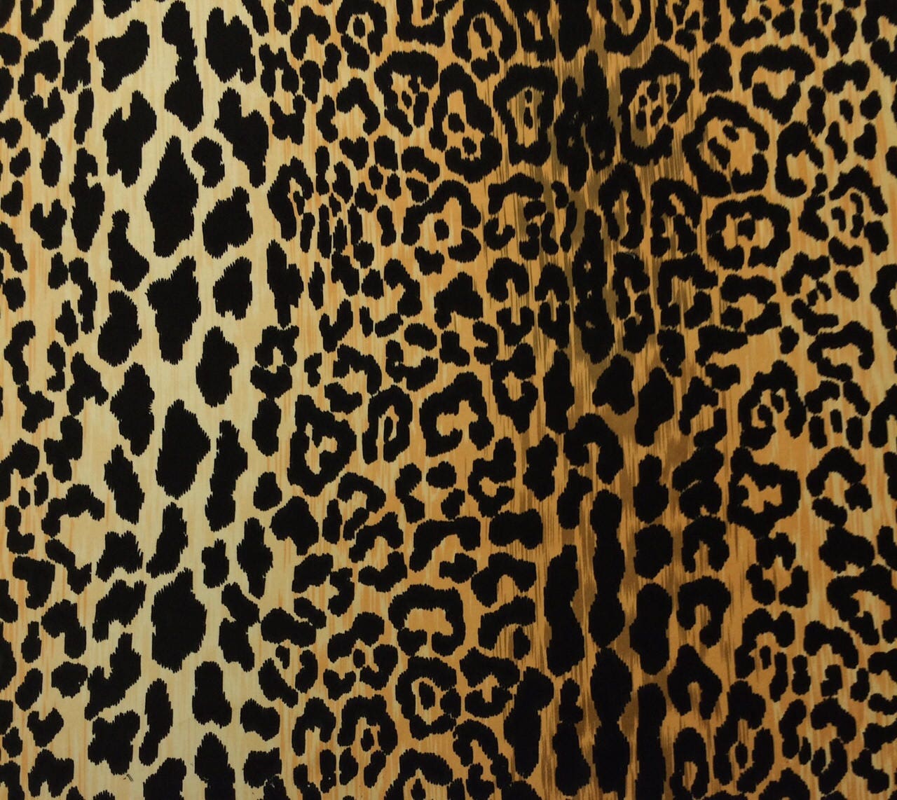 Long scarf, very soft fabric with half half, brand logo en leopard