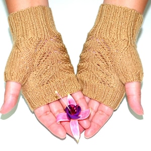 Pioneer Lace Fingerless Mitts Knitting Pattern (PDF download)
