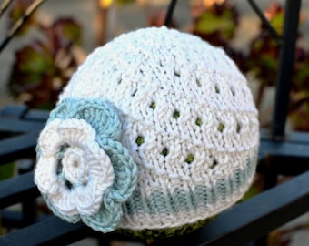 Patrón de tejido para gorro de bebé con encaje diagonal (Descargar PDF)