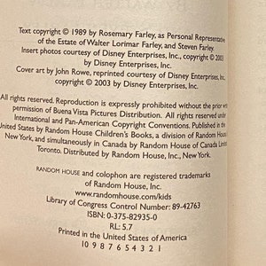 Pu&ograve; includere: Una pagina di un libro con informazioni sul copyright per il testo e le illustrazioni. Il testo include i nomi Rosemary Farley, Walter Lorimar Farley e Steven Farley. Il testo include anche il nome Disney Enterprises, Inc. e Random House. Il testo indica che il libro &egrave; stato pubblicato nel 1989 e nel 2003.