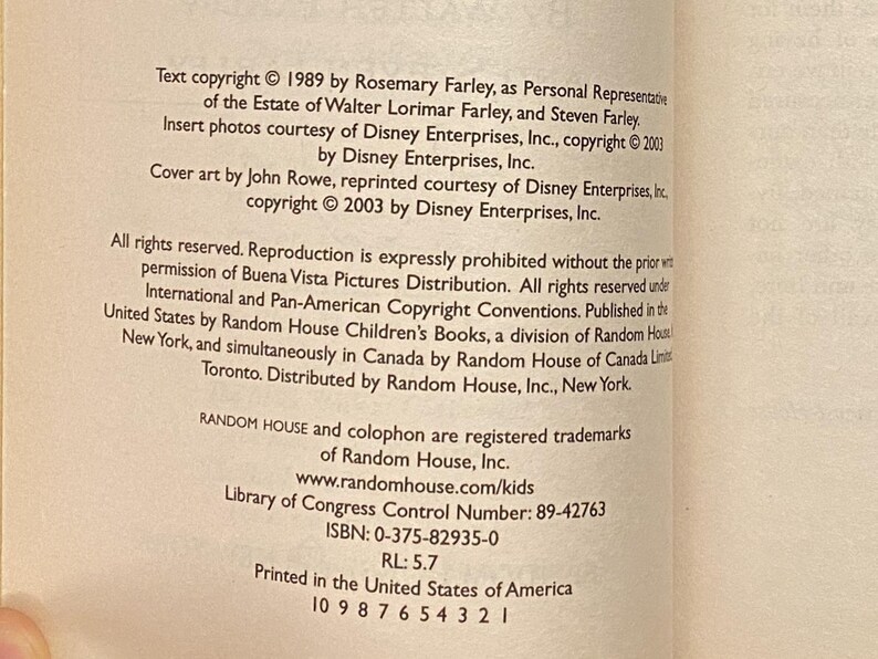 Pu&ograve; includere: Una pagina di un libro con informazioni sul copyright per il testo e le illustrazioni. Il testo include i nomi Rosemary Farley, Walter Lorimar Farley e Steven Farley. Il testo include anche il nome Disney Enterprises, Inc. e Random House. Il testo indica che il libro &egrave; stato pubblicato nel 1989 e nel 2003.