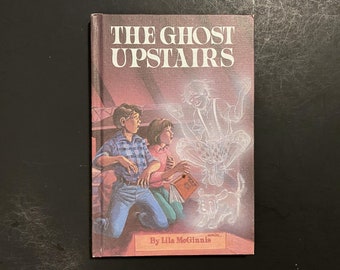 The Ghost Upstairs, par Lila McGinnis, Illust par Amy Rowen, 1982 HB, Hastings House, Weekly Reader