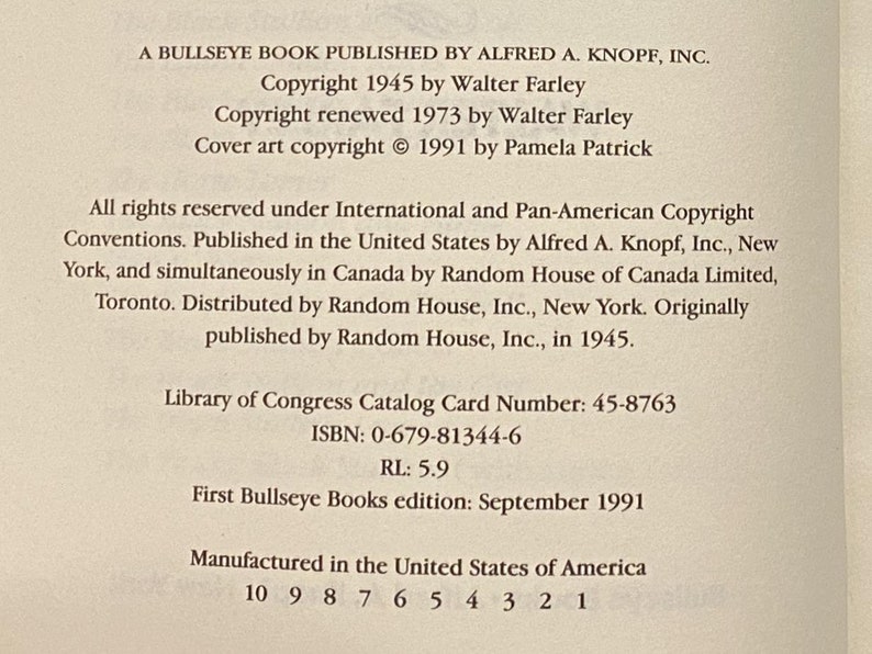Pu&ograve; includere: Un libro Bullseye pubblicato da Alfred A. Knopf, Inc. Copyright 1945 di Walter Farley. Copyright rinnovato nel 1973 da Walter Farley. Copertina copyright &copy; 1991 di Pamela Patrick. Tutti i diritti riservati ai sensi delle convenzioni internazionali e panamericane sul diritto d'autore. Pubblicato negli Stati Uniti da Alfred A. Knopf, Inc., New York, e contemporaneamente in Canada da Random House of Canada Limited, Toronto. Distribuito da Random House, Inc., New York. Pubblicato originariamente da Random House, Inc., nel 1945. Numero di catalogo della Library of Congress: 45-8763. ISBN: 0-679-81344-6. RL: 5.9. Prima edizione di Bullseye Books: settembre 1991. Prodotto negli Stati Uniti d'America. 10 9 8 7 6 5 4 3 2 1.