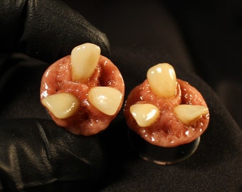 Funky Ass Teeth Plugs 0.75"