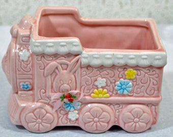 Vintage Napco Baby Planter - Tren rosa con conejito