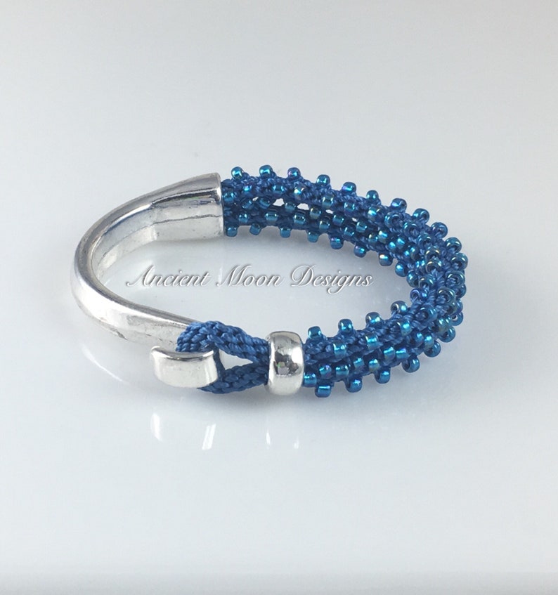 Bracelet-Beaded Kumi Half Hook Bracelet