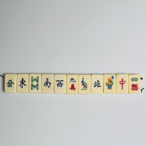 One strand carved bone Mahjong tiles/two holes;one side design Large-Winds