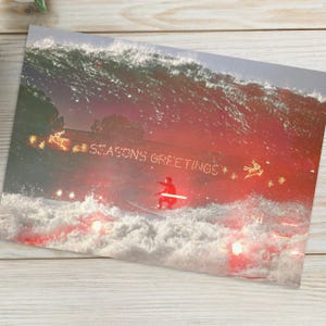 Życzenia świąteczne Boże Narodzenie Plaża Surfer Surf Holiday Ocean Beach Collage Art Artysta Fotografia Kartka okolicznościowa (pusta w środku)