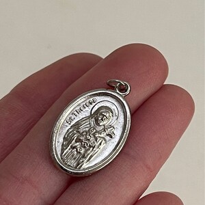 New Catholic silver medallion religious pendant necklace st. Theresa Patron saint flowers and mission Christian religious medal mother