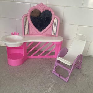 Vtg 1988 Mattel Arco Barbie Styling Hair Salon Table Beauty Shop Reclining Chair Set