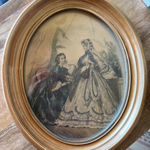 Impresión victoriana vintage enmarcada en madera ovalada francesa, arte femenino, Francia, mujer, obra de arte enmarcada de La Mode Illustrée