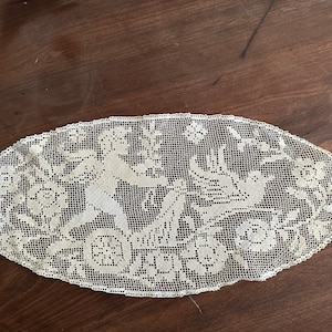 Gorgeous antique Cupid doily- large!