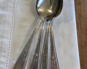 4 WM Rogers & Sons Triumph pattern silverplate vintage teaspoons 1925 Antique