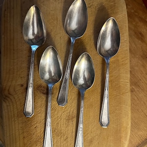5 WM Rogers & Sons AA Mayfair pattern silverplate vintage teaspoons 1923 Antique