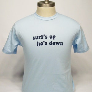 T Shirt CRAMD Surf&#39;s Up Ho&#39;s Down T-Shirt American Apparel Tshirt Unisex Tee Shirt Men Women Cool Funny College Celebrity Pop Culture Phrase