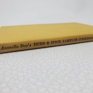 Avanalle Day&#39;s Herb & Spice Sampler Cookbook 1968