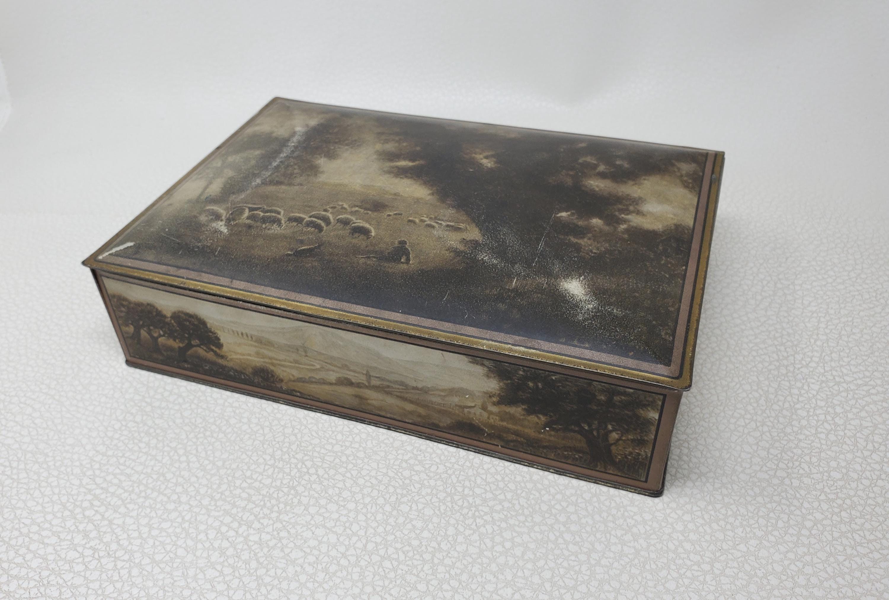 Antique biscuit box - Etsy 日本