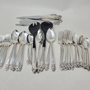 Vintage Distinction Prestige Plate Pattern Silverplate Flatware Oneida Silver 1951 Service for 6 Plus Serving Pieces