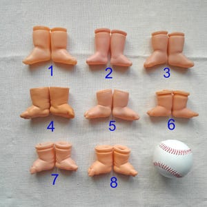 Pies de muñeca medianos Piernas de muñeca bebé vintage Extremidades de plástico con extremos de vinilo Reparación reutilización Restauración de muñecas Fabricación de títeres Ensamblaje alterado Suministro de artesanía
