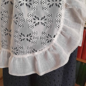 Grembiule da cameriera in pizzo bianco vintage: tessuto da cucina in nylon guipure arricciato