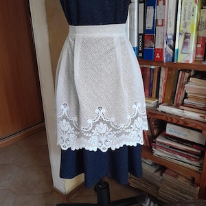 Grembiule in pizzo bianco vintage: accessorio per costumi da hostess e cameriera