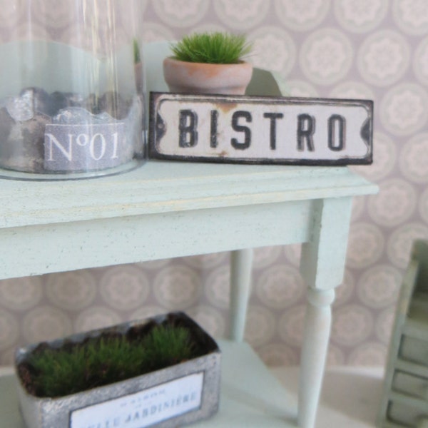 A sign for the dollhouse!