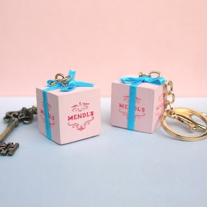 Mendl's Box Holz Schlüsselanhänger | Grand Budapest Hotel | Wes Anderson inspiriert