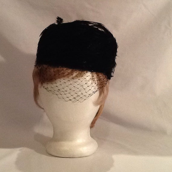 Beautiful Unique Vintage Black Feather Hat 1950 display picture 2