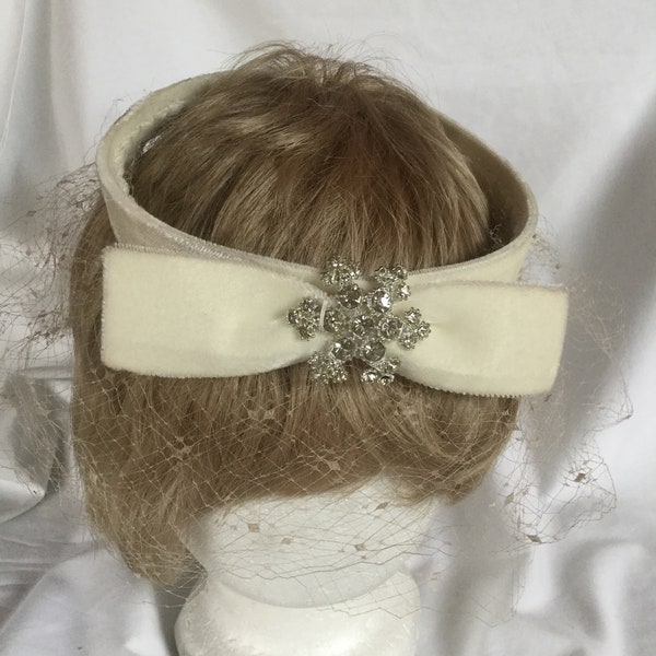 Vintage 1950's Lovely White Cocktail Hat With Veil