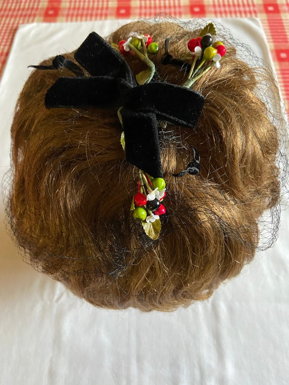 Vintage 1950's Cocktail Veil/ Hat With Berries on… - image 2