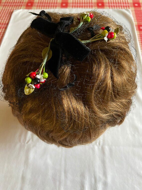 Vintage 1950's Cocktail Veil/ Hat With Berries on… - image 4