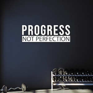 PROGRESS NOT PERFECTION Adesivo da parete per fitness, adesivo in vinile per cartello da ufficio, terapia fisica, idea regalo per atleti. Cartello da parete per palestra