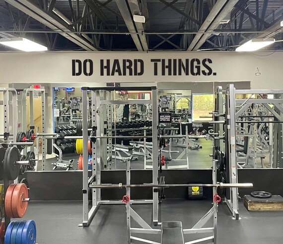 DO HARD THINGS. Gym Wall Decal Idea, Gym Quote Decor, Fitness Decor, Home Gym Design Idea, Fitness Wall Decal, Cycling Quote decor