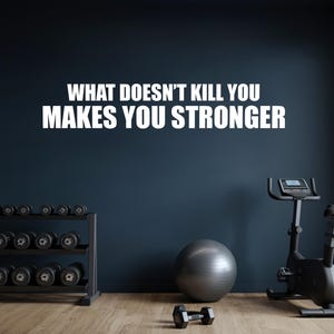 Citation motivante sur la forme physique, ce qui ne vous tue pas vous rend plus fort, Sticker autocollant citation sur l&#39;exercice, 6 x 81 cm, article n° 79