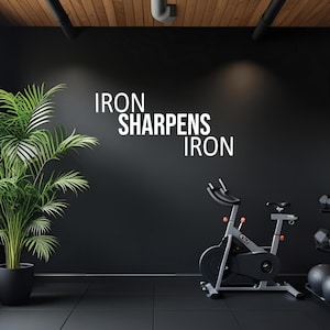 Le fer aiguise le fer, décalcomanie murale de remise en forme, décalcomanie murale de cyclisme, citation de kinésithérapie, idées de garage et de salle de sport, décalcomanie murale de bureau, décoration de salle de classe 228