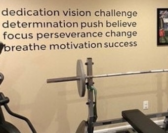 Calcomanía con palabras inspiradoras sobre fitness. Calcomanía de pared para gimnasio, ideas de diseño para gimnasios. Ideas para gimnasios en casa. Calcomanías de pared con palabras