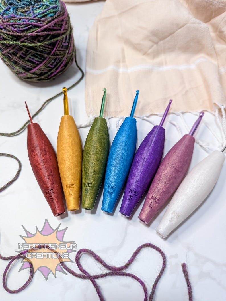 Impugnatura morbida ed elegante in silicone di alta qualità per uncinetti, ergonomica, anti-affaticamento della mano e comfort per la penna stilo. immagine 1