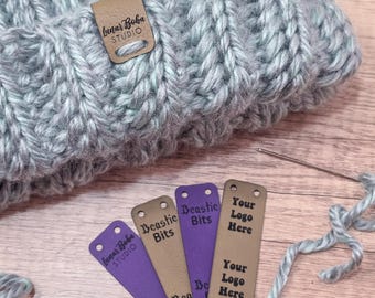 Étiquettes personnalisées en similicuir avec logo 2,75 x 0,85, étiquettes pour chapeaux en tricot au crochet faits main, marque de vêtements, étiquettes personnalisées, fournitures pour fabricant