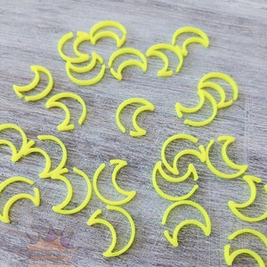12 Pack Crescent Moon Stitch Markers - 3D Printed Progress Keepers for Crochet and Knitting - Plastic Stitch Markers - Gift Crafters