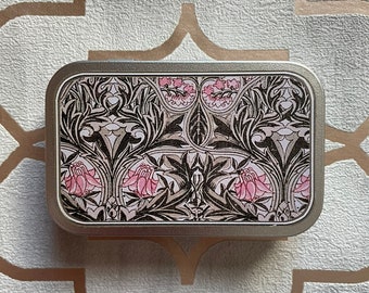 William Morris notions tin: Contains tape measure, darning needles, stitch markers in sliding lid tin - knitting and crochet notions, set 1