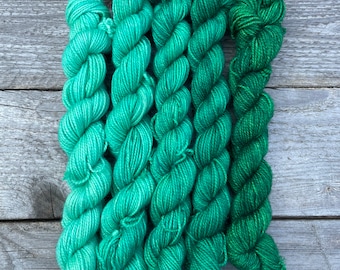 Blue pine, Forest fine: a five mini skeins set in an ombré gradient in pine greens